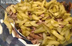 Смешиваем все в салатнице.