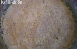 Последний слой: оставшийся картофель, тертый на крупной терке, и снова смазываем майонезом. Накрыть и убрать в холодильник часа на 3