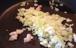 Обжариваем либо на сале, либо на растительном масле.