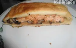 Прошу к столу - слоеный пирог с красной рыбой и грибами готов!