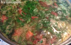 Добавляем к супу и снимаем с огня. Накрываем крышкой и даем чуть настояться.   Фасолевый суп с индейкой готов.