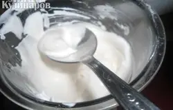 За это время взбила белки с сахаром.