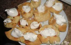 Ну вот и все готово - пирожные слоеные из фруктов!