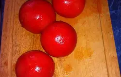 Снимаем кожицу и нарезаем кубиками