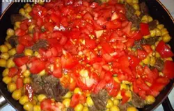 Добавляем к гороху с мясом