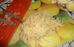 Для приготовления салата "Чафан" натереть на терке соломкой все овощи по отдельности.