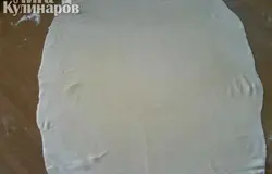 Морковь нарезать тонкой саломкой