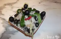 Добавил в смесь морепродуктов.