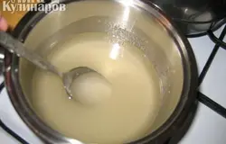 Сварить сироп из сахара и воды