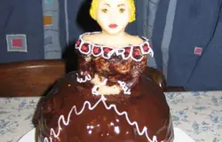 Покрываем глазурью (можно любой и белой, и цветной), украшаем. Можно подавать к столу. Приятного аппетита.
