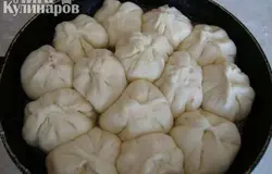 После чего укладываем в форму для выпечки поплотнее, ставим на выпечку при температуре 175-180 градусов, минут на 20-25.