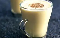 Помните, что самый важный компонент любого вкусного коктейля – это  фантазия. Не бойтесь экспериментировать. Вместо сливок в домашний десерт можно добавить мед, фруктовый сироп или мороженое.