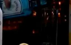Для коктейля приготовьте высокий стакан с толстым дном или бокал (хейбол). Сначала налейте отмерянное количество джина. В некоторых вариациях этого коктейля возможно использование малинового ликера, ликера Блю Кюрасао, дынного ликера или других алкогольных напитков.