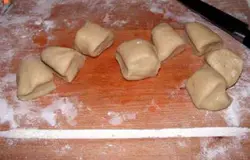 ...Нарезаем на небольшие кусочки.