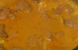 Теперь добавьте бульон, соль по вкусу, и кипятите на медленном огне.