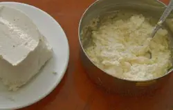 Смешиваем ингредиенты ложкой.