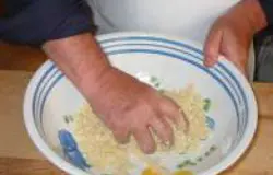 Перемешайте ингредиенты ...
