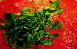 Посыпать петрушкой.