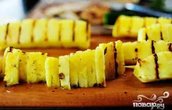 Затем нарежьте небольшими дольками.