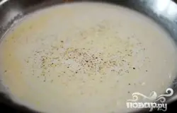Добавить соль и перец по вкусу.