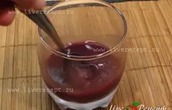 В оставшемся вине разводим крахмал.