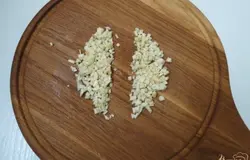 Затем мелко рубим.