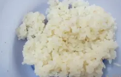 Сваренный рис  охладите.