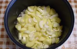 Кладем порезанный лук.