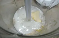 Добавить кефир и масло. Перебить.