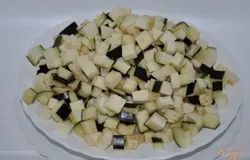 Баклажан порезать кубиками