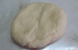Замесить тесто.