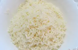 Картофеь варим и делаем из него пюре. Охлаждаем его.