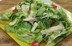 Готово! Заправить салат и подавать к столу. Очень вкусно. Приятного всем аппетита.