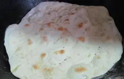 Жарим на среднем огне с двух сторон на сухой сковороде.