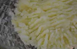 Отварить картофель, помять в пюре