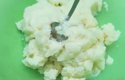 У нас заранее приготовлено картофельное пюре.