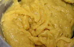 Добавить яйца, масло сливочное, соль и хорошо взбить блендером.