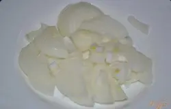Очистить и нарезать лук