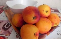 Для приготовления варенья нам понадобятся нектарины и сахар.