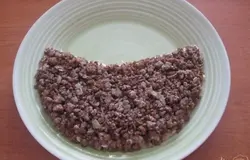 обжаренный фарш с луком,