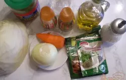 Набор специи на ваш вкус, я обычно кладу перец черный горошком, пару гвоздичек, белый перец. Сегодня экспериментировала с итальянскими травами, вышло очень даже вкусно!