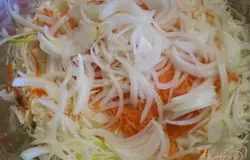 Добавьте лук.