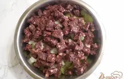 Добавляем резанную кровянку.
