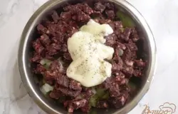 Заправляем салат.