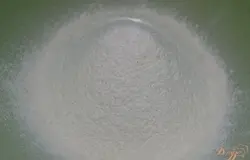 Просеять пшеничную и ржаную муку.
