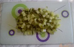 Огурец кубиками.