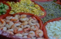 Половиной бульона аккуратно залить овощи. Убрать в холод до застывания.