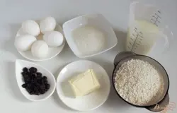 Подготовьте все продукты, нужные для приготовления пирога.