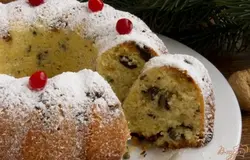 Готово! При желании украсьте верх сахарной пудрой.