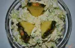 Готово! Украсить салат кусочками ананаса или креветкой.Приятного аппетита!